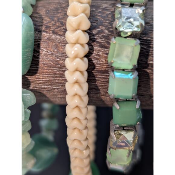 Mixed Lot of Green Stone Theme Jewelry 1 Necklace 4 Bracelets 1 Pr Earrings - Picture 7 of 12